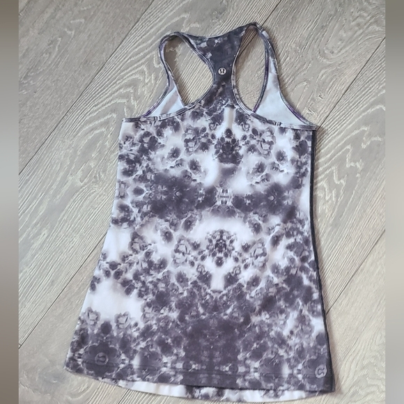 Lululemon Razorback Top - Picture 2 of 2